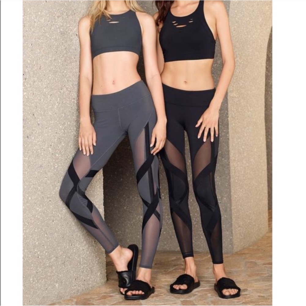 Alo bondage legging. Size x-small. Worn once.